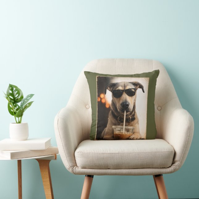 Coussin Affiche de chien rigolo buvant un café glacé (Chaise)