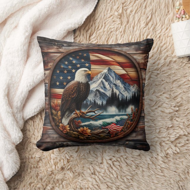 Coussin Aigle Américain Perché Près D'Un Paysage Montagneu (Couverture)
