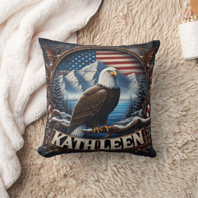Coussin Aigle de Bald par Montagnes et Drapeau (Couverture)