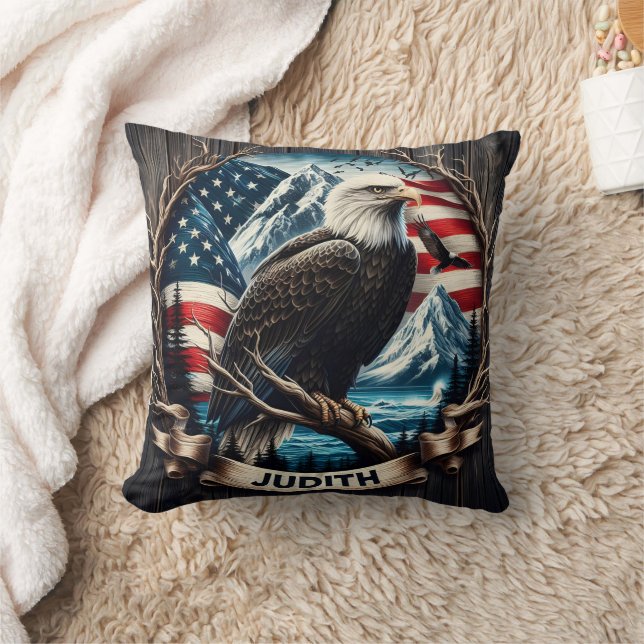 Coussin Aigle majestueux au-dessus des montagnes américain (Couverture)