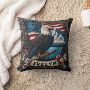 Coussin Aigle perché avec drapeau américain et montagnes
