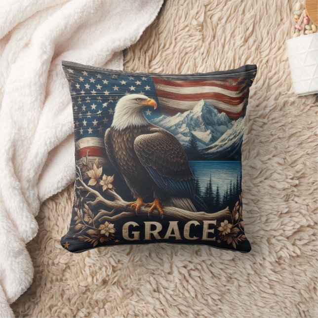 Coussin Aigle perché sur la branche contre le paysage de m (Couverture)
