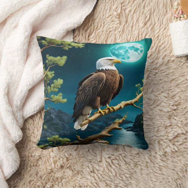 Coussin Aigle perché sur la branche sous le ciel nocturne (Couverture)