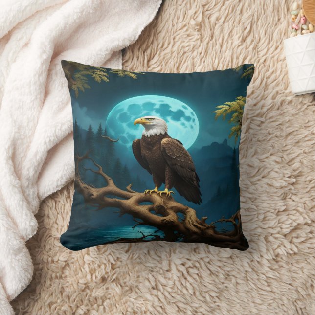 Coussin Aigle perché sur la branche sous Pleine lune (Couverture)