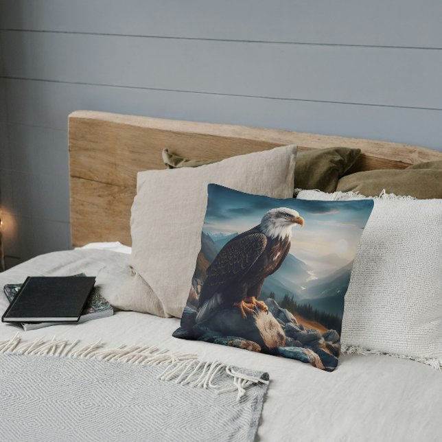 Coussin Aigle perché sur un terrain rocheux (Créateur téléchargé)