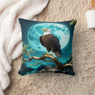 Coussin Aigle perché sur une branche sous plein lune