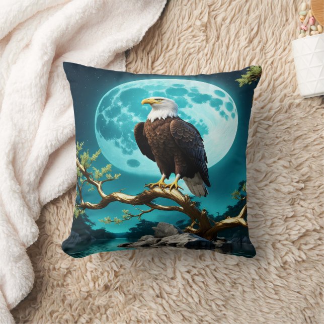 Coussin Aigle perché sur une branche sous plein lune (Couverture)
