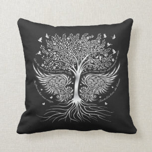 Coussin Ailes à voler et arbre avec le carreau de racines