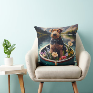 Coussin Airedale Dog on a Paddle : Une aventure Pittoresqu