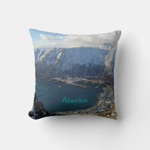 Coussin Alaskan Mountain Range et ville en dessous