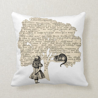 Coussin Alice dans le livre de cru du pays des merveilles