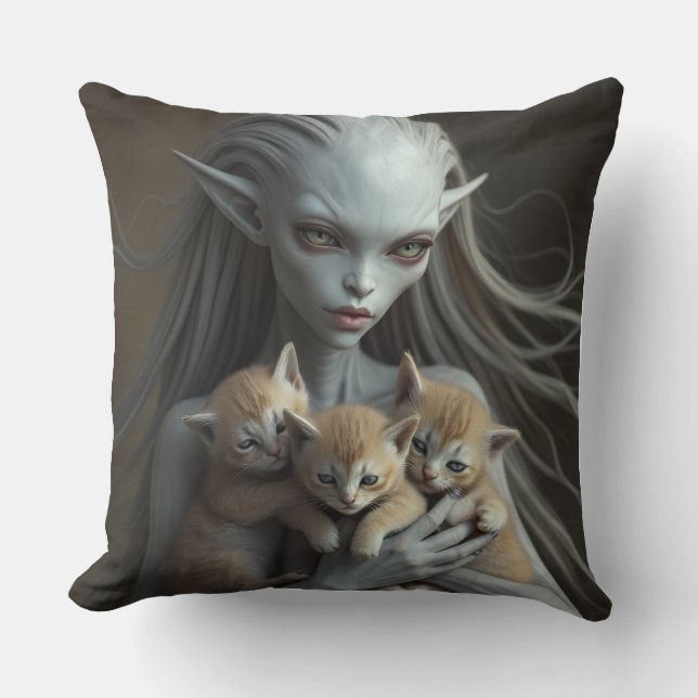 Coussin Alien tenant des chatons (Recto)