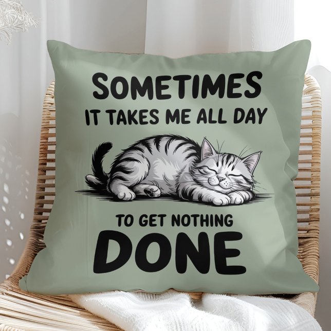 Coussin "All Day Doing Nothing" Funny Lazy Cat ("All Day Doing Nothing" Funny Lazy Cat Throw Pillow in a sunny boho rattan chair)