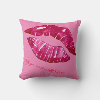Coussin All you need is love motif on throw cushion