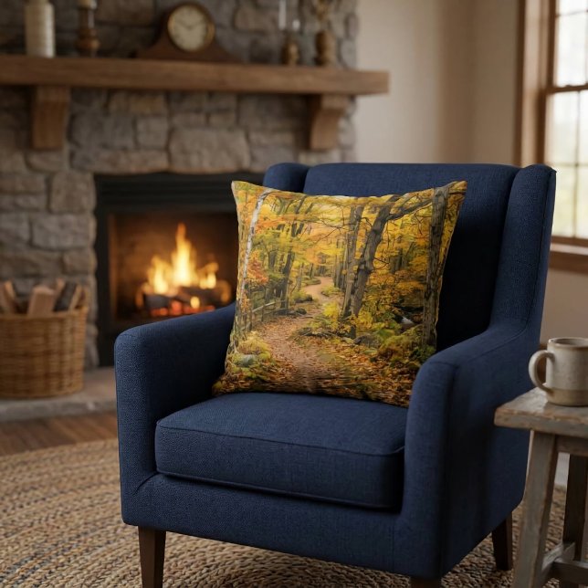 Coussin Allée d'automne dans une forêt (Créateur téléchargé)