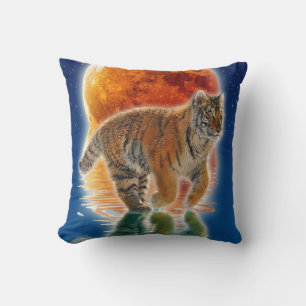 Coussin Amur Tiger Cub & Moon Wildlife Imaginaire Art