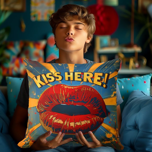Coussin Amusant Retro Pop Art 'Kiss Here!' (Bold Pop-Art 'Kiss Here!' Decorative Pillow)