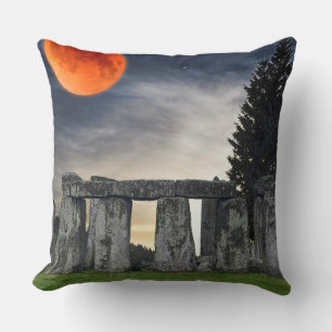 Coussin Ancien Stonehenge et Pleine lune rouge mystique