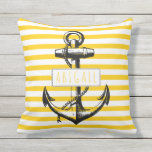 Coussin Ancrage vintage nautique sur motif rayé jaune<br><div class="desc">Ancrage noir nautique sur rayures jaunes et blanches l'été lancer l'oreiller. Les éléments de ce design nautique tendance sont l'ancre de style vintage sur rayures et votre nom sur un cadre blanc. Si vous souhaitez que vous puissiez supprimer le nom,  le cadre ou/et l'ancre pour n'avoir qu'un coussin rayé.</div>