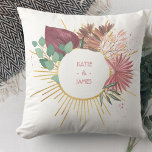 Coussin Anniversaire de Pampas Grass and Gold Sun Mandala<br><div class="desc">Jetez un oreiller personnalisé pour votre anniversaire de mariage, vos jeunes mariés ou un cadeau fiançailles. Le design présente des pampas boho tendance, des feuilles d'eucalyptus et des feuillages en aquarelle avec un mandala de soleil doré, rayonnant d'amour et de lumière. Vous pouvez personnaliser avec les noms du couple sur...</div>