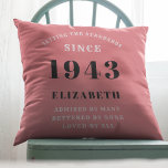 Coussin Anniversaire personnalisé 1943 Rose Girly Elegant<br><div class="desc">Célébrez un anniversaire marquant dans le style avec notre oreiller à lancer personnalisé 80e anniversaire. Cette coussin élégante et chic présente un design personnalisé rose et gris, parfait pour ajouter une touche de glamour à toute chambre ou espace de vie. Personnalisez-le avec le nom de la fille ou du garçon...</div>