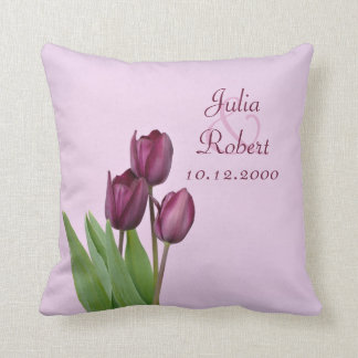 Coussin Anniversaire pourpre de 3 tulipes