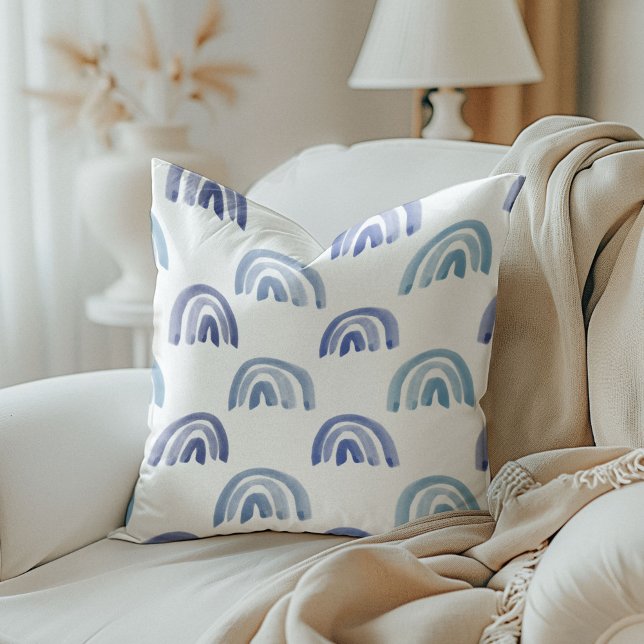 Coussin Aquarelle arc-en-ciel en bleu réversible (Watercolor Rainbows in Blue Reversible Throw Pillow)