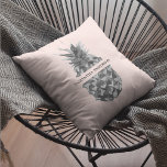 Coussin Aquarelle rose et gris ananas | Votre nom<br><div class="desc">Aquarelle rose et gris ananas | Votre nom</div>