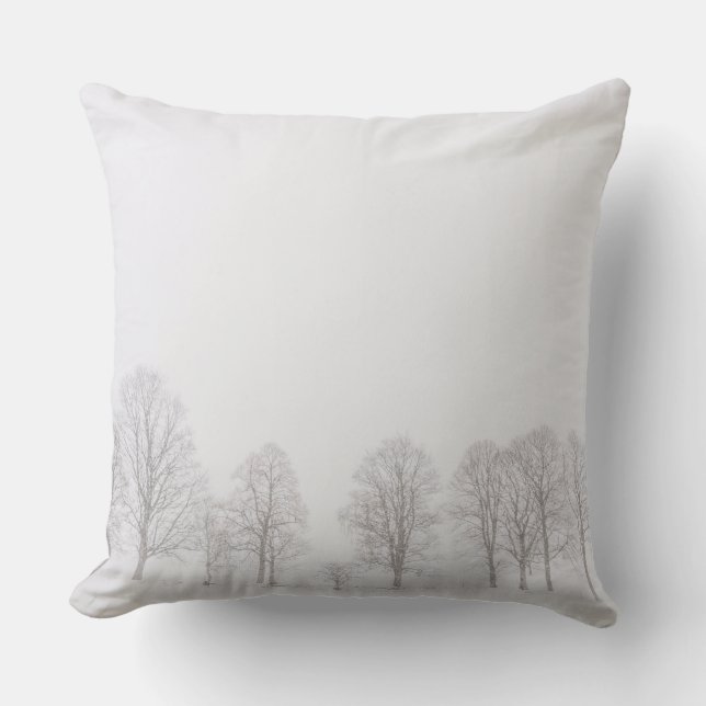 Coussin Arbres stériles en hiver dans le carreau de neige (Recto)