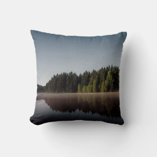 COUSSIN ARBRES VERTS ET CORPS D'EAU
