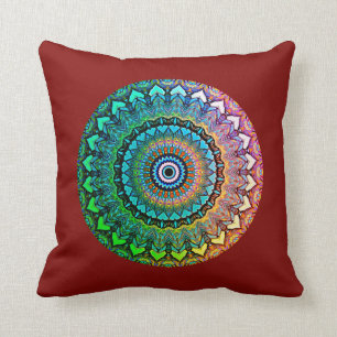 Coussin Arc en ciel et coeurs amusants Mandala sur le roug