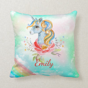 Coussin Arc-en-ciel moderne Unicorne Nom de la fille Jeu O