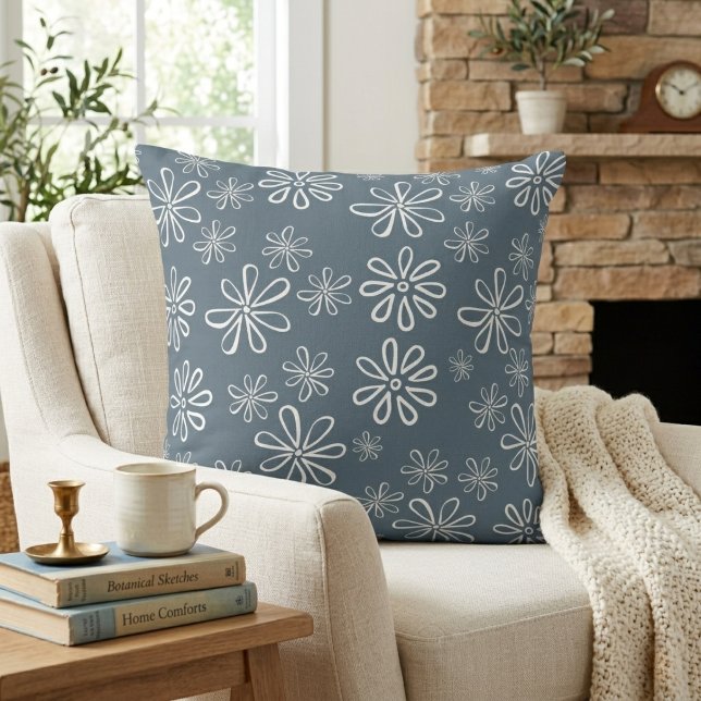 Coussin Ardoise bleue et blanc floral élégant (Stylish Slate Blue and White Floral Throw Pillow)