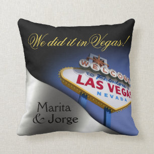 Coussin Argent de M. et de Mme Newlyweds   de signe de Las