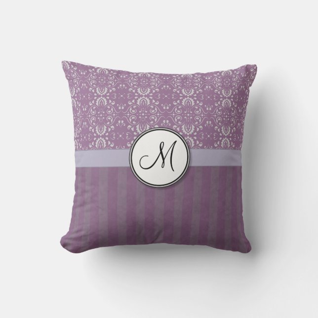 Coussin Argent sur Lavender Damask avec stries et monogram (Recto)