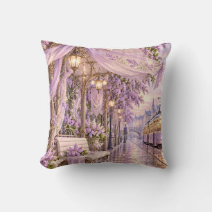 Coussin Arrêt de tram floral lilas ville romantique