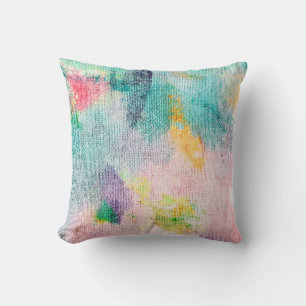Coussin Artiste Bleu. Présentation contemporaine blanche.
