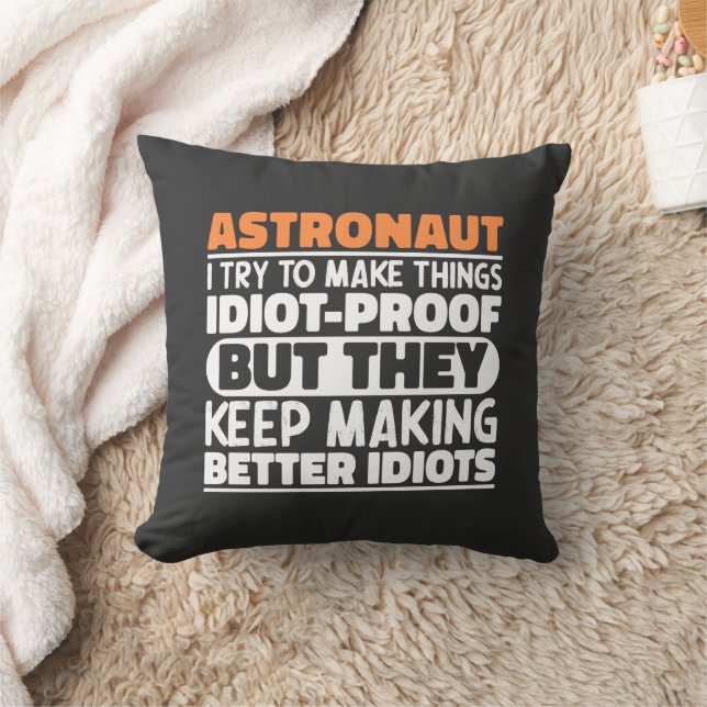Coussin Astronaut J'Essaie De Faire Des Choses Idiot Drôle (Couverture)
