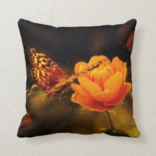 Coussin Atterrissage de papillon sur la fleur