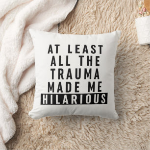 Coussin Au moins, tout le traumatisme m'a rendu Hilaire