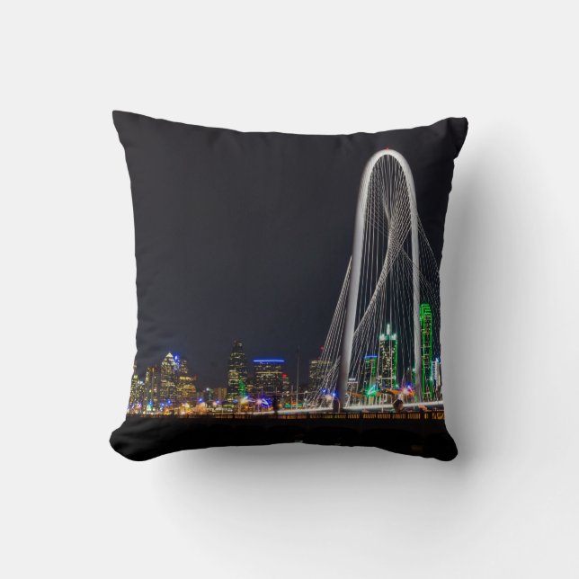 Coussin Au pont Margaret Hunt Hill (Recto)