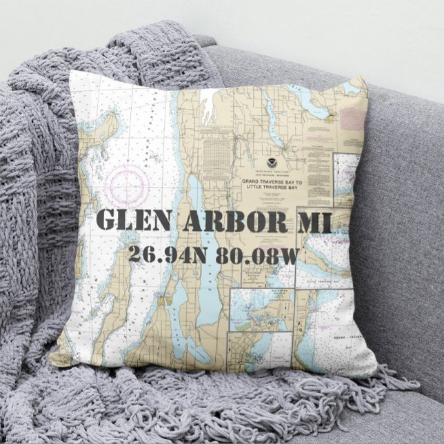 Coussin Authentic Nautical Chart Traverse City Michigan (Créateur téléchargé)