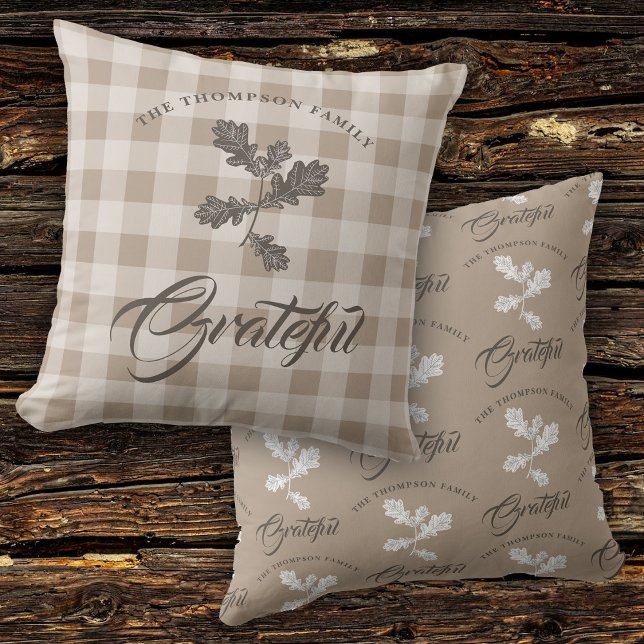 Coussin Automne Automne Gratitude Nom de famille Taupe Pla (Autumn Fall Gratitude Family Name Taupe Plaid )