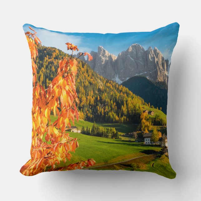 Coussin Automne dans un paysage de dolomites avec l'église (Recto)