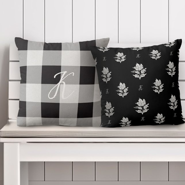 Coussin Autumn Fall Folig Custom Monogramme & Black Plaid (Autumn Fall Foliage Custom Monogram & Black Plaid Throw Pillow)