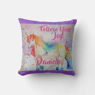 Coussin avec le nom de l'enfant Licorne Arc-en-cie