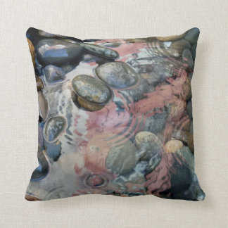 coussin avec l'eau et des pierres