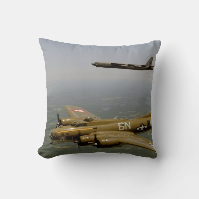 Coussin B17G et B52H en vol (Recto)