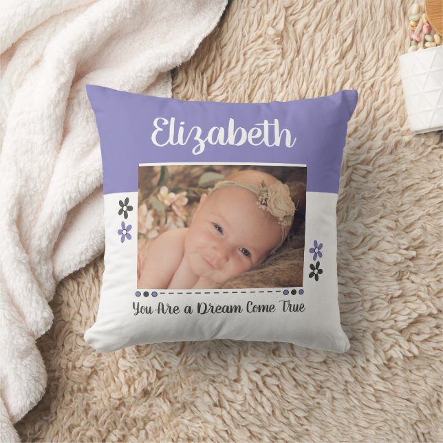 Coussin Baby Girl mérite l'attente gris et violet photo (Couverture)