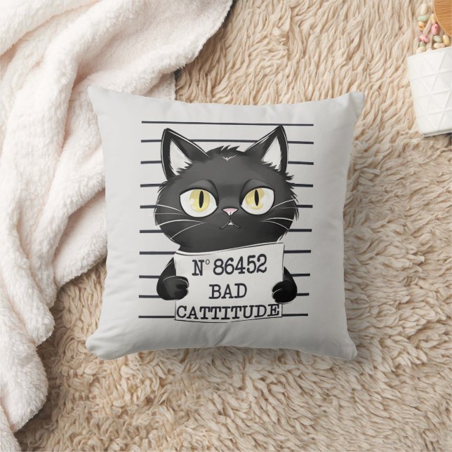 Coussin Bad Cattitude - Mugshot de chat noir (Couverture)